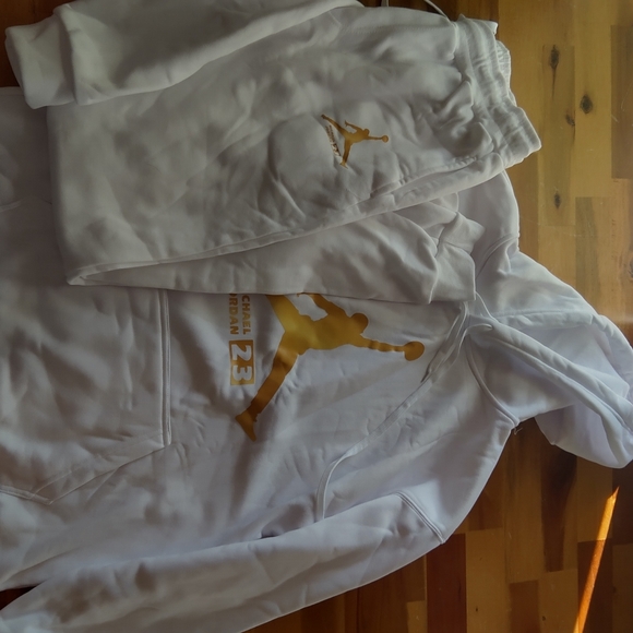 NO BRAND NAME Other - Sweatpants, sweatshirt , no brand, size XL, white